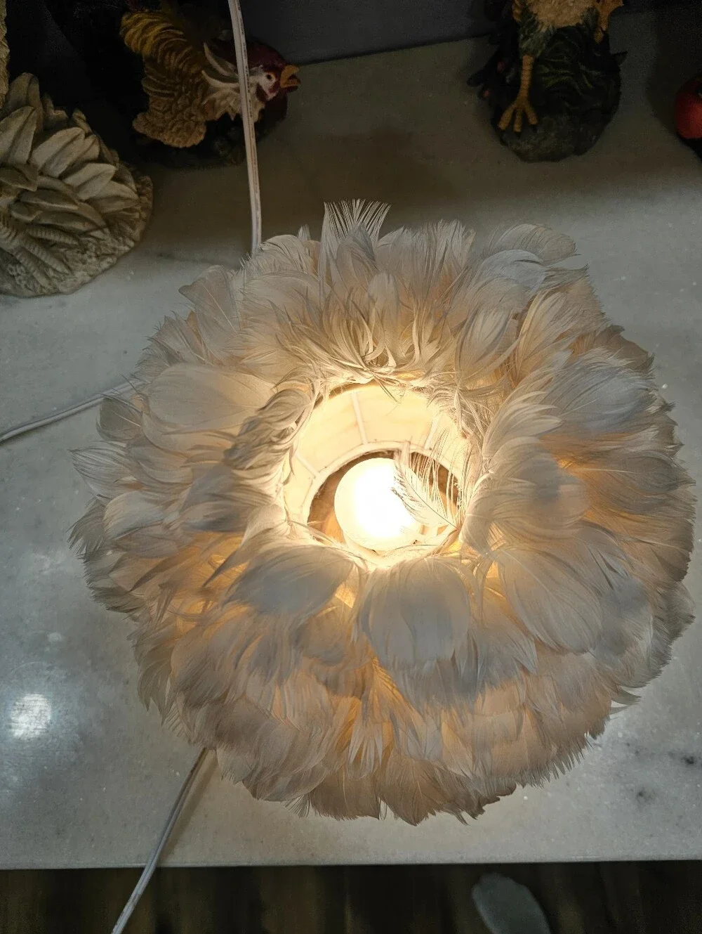 Modern White Feather Ball Table Lamp – Romantic Fluffy Globe Bedside Nightlight